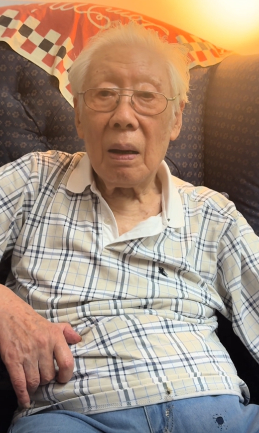 信康配资 89岁“康熙”扮演者焦晃近况曝光，喊话导演胡玫“想演戏”！